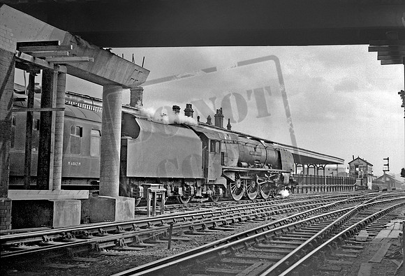 46235 1964-07-25 Northampton Castle