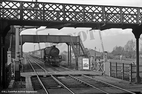 61236 1958-04-29 Cheshunt