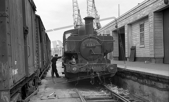 1368 1960-08 Weymouth Quay