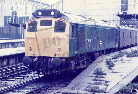 25231 1983-03-02 Manchester Victoria