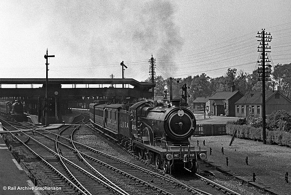 8792 1930s March station