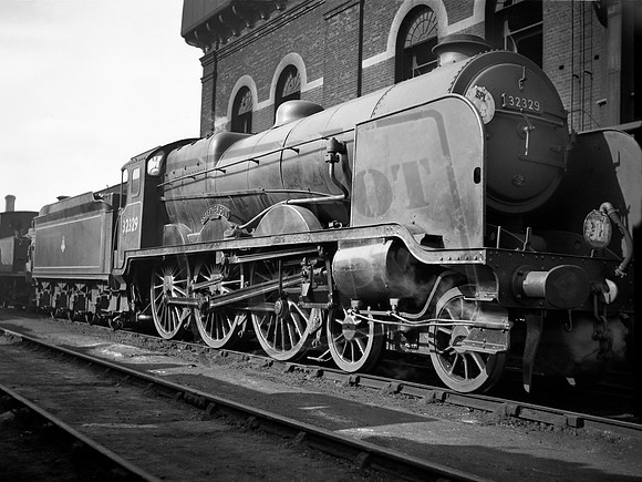 32329 1956-05-05 Brighton shed
