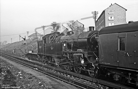 30517 1962-12-02 Chessington South