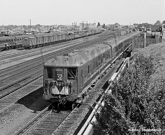 EMU 2047 1964-09-13 Woking