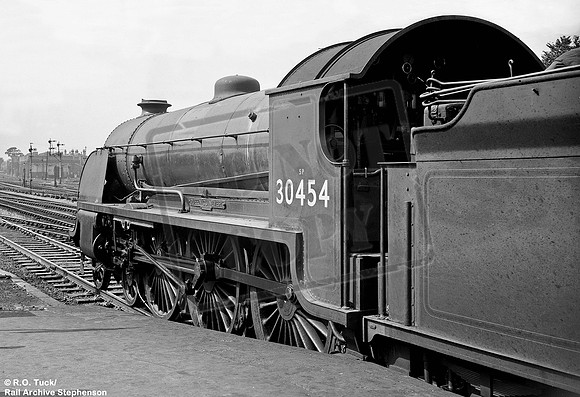 30454 1957-08-17 Salisbury
