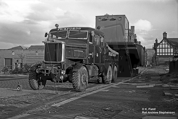 Pickfords M1457 1955c Huddersfield