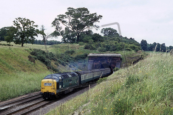 D9013 1968-07-04 Peascliffe Tunnel