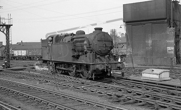 69571 1960-04-19 Peterborough station pilot