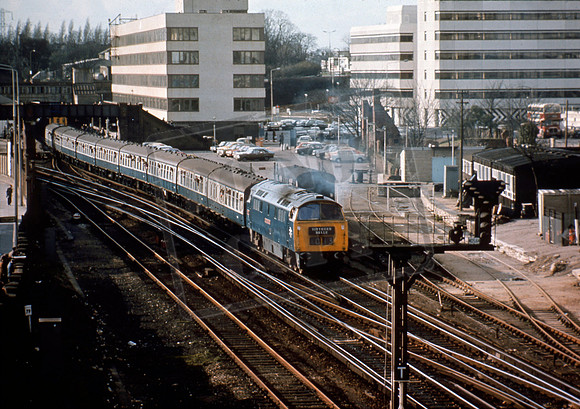 D1013 1977-02-19 Southampton     5110
