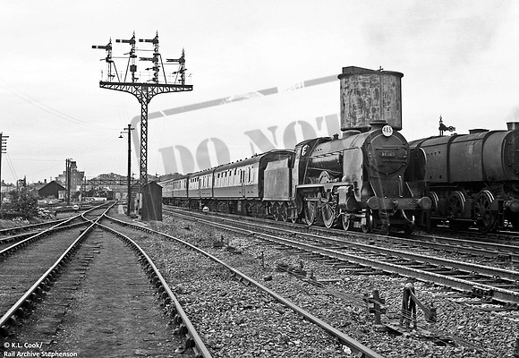 30913 1956-09-12 Ashford station