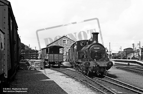 30586 1960-04-11 Wadebridge