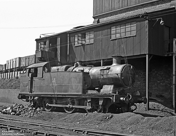 5651 1956-06-16 Landore shed coaling stage