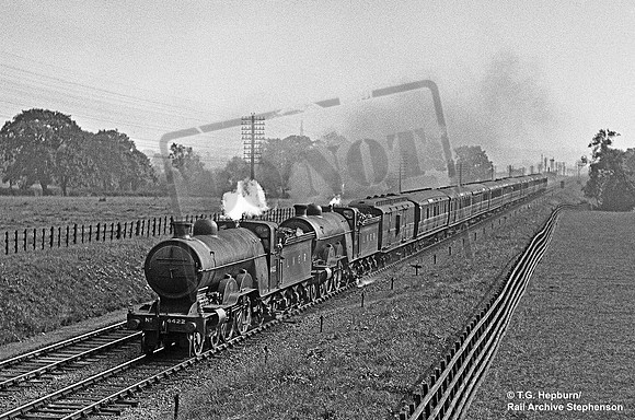 4422 1930s near Peascliffe Tunnel