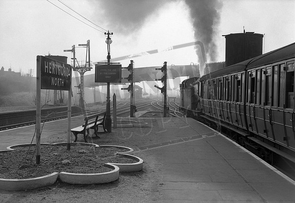 N2 1960c Hertford North