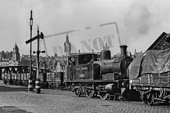 68193 1955-09-19 Aberdeen harbour