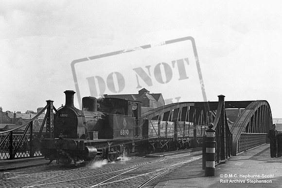 68190 1955-09-19 Aberdeen harbour