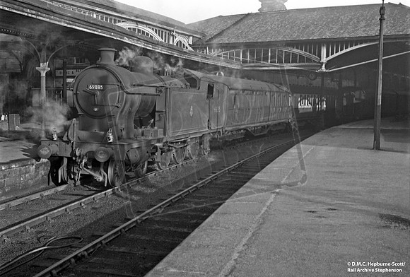69885 1953-01-08 Scarborough station