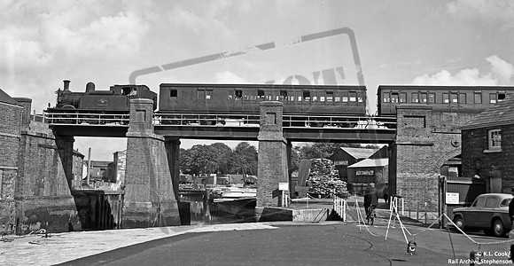 W26 1965-09-20 Newport IoW Viaduct