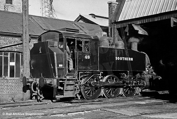 69 1947 Southampton Docks shed