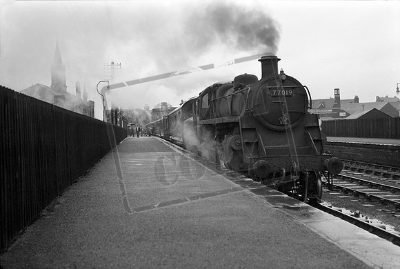 77019 1950s Lanark Station