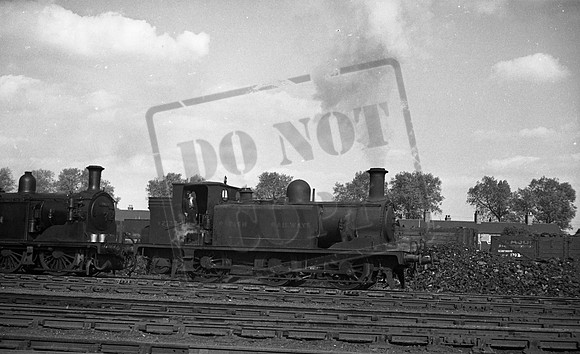 s2133 1949c Eastleigh shed -ROneg-1909-892-166