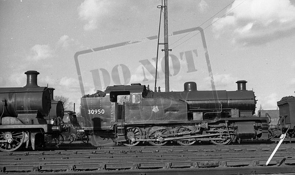 30950 1950-04  Eastleigh shed -ROneg-1909-892-417