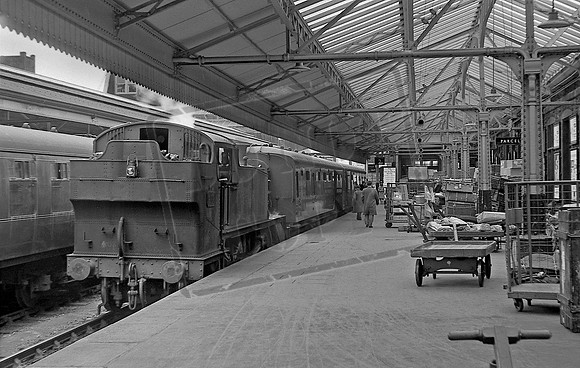 4108 1964-04-18 Swansea High Street