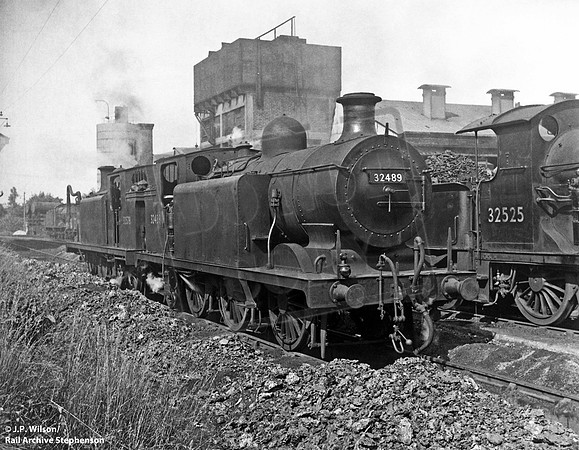 32489 1948-07-02 Norwood Junction shed