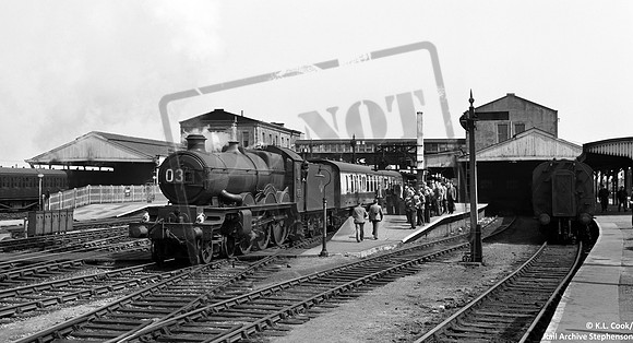 7017 1958-05-04 Swindon station