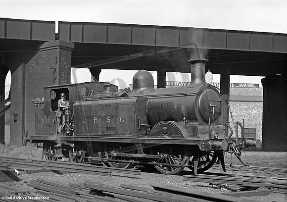 LBSCR 371 1920c Longhedge shed