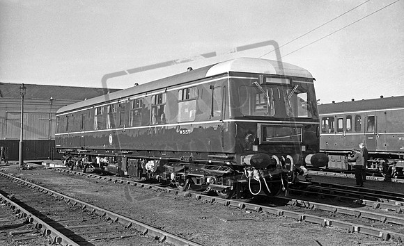 DMU W51577 1961-01 Swindon Stock Shed