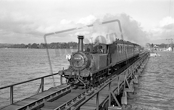 32650 1963-11-02 Langston Harbour