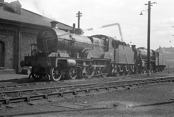 41101 1950s  Bank Hall