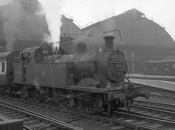 41907 1950s Manchester London Road