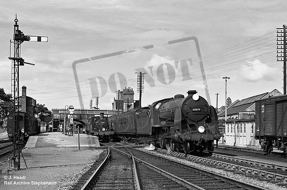 30829 1958-06-23 Axminster