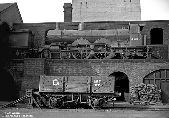 3250 1939 New England shed