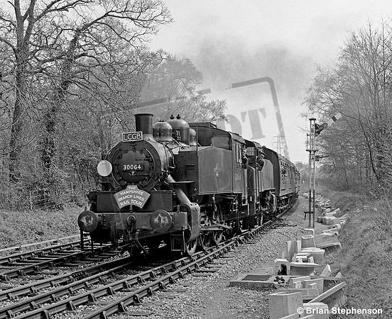 30064 1964-10-18 between Peasmarsh Junction and Bramley