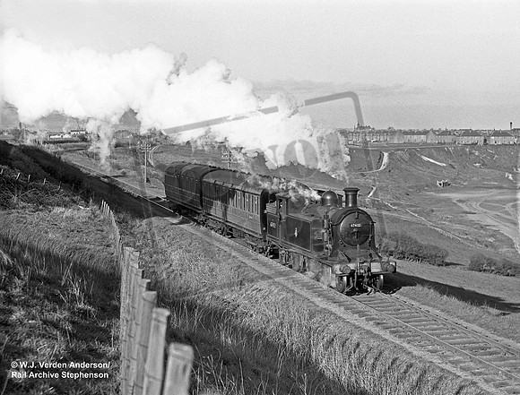 67452 1954-04 near Wemyss Castle