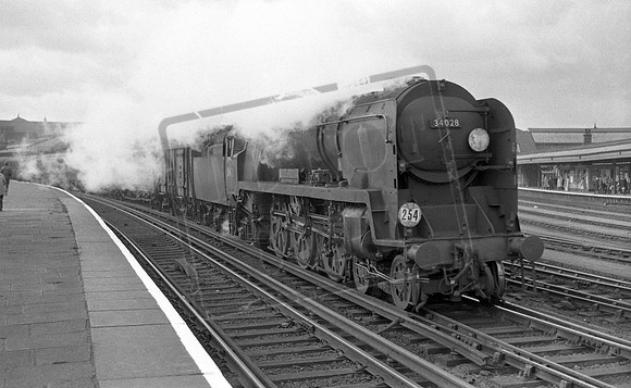 34028 1964 Clapham Junction