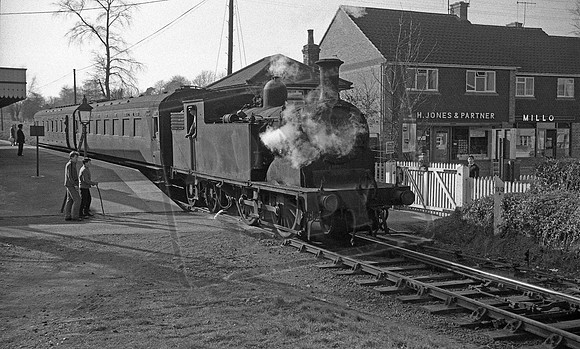 30053 1962-03-17 Grange Road near East Grinstead