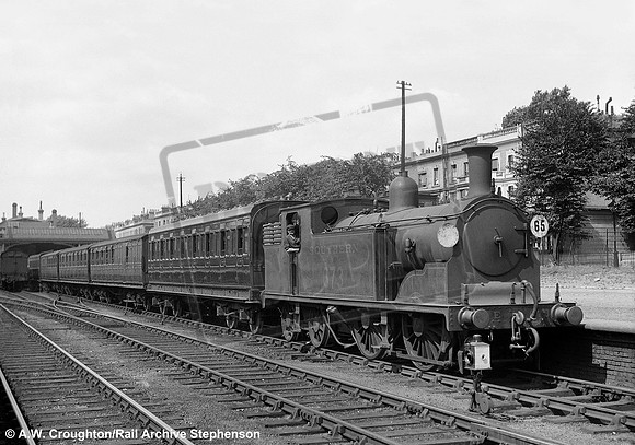 E673 1932-08-06 Kensington Addison Road