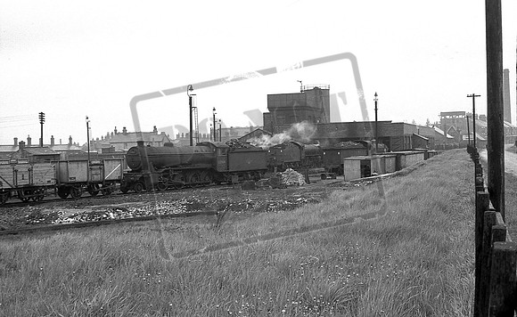 63964 1962-05-12 Retford GN Shed