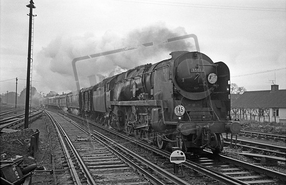 35013 1966-11-25 Brockenhurst