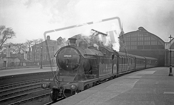 69869 1951-05-19 Darlington Bank Top