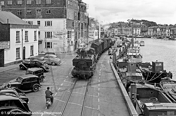 1369 1957-09 Weymouth Quay