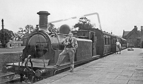 SR 2232 1943 Beattock Station