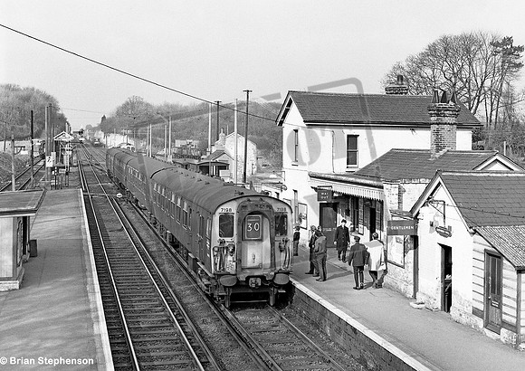 EMU 7198 1968-03-02 Shepherds Well