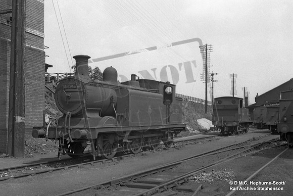32501 1953-06-26 Reading Southern shed