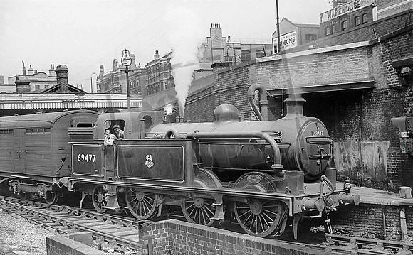 69477 1950s King's Cross York Road platforms