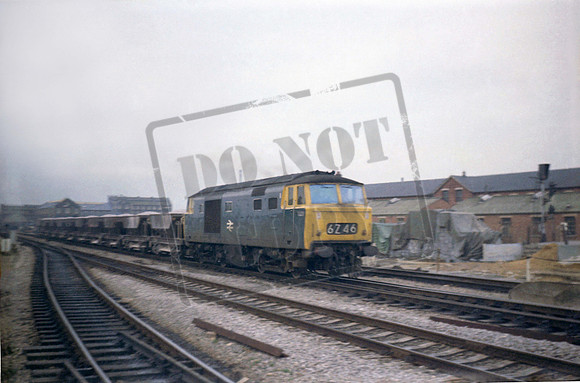 D7009 1971c Swindon Station
